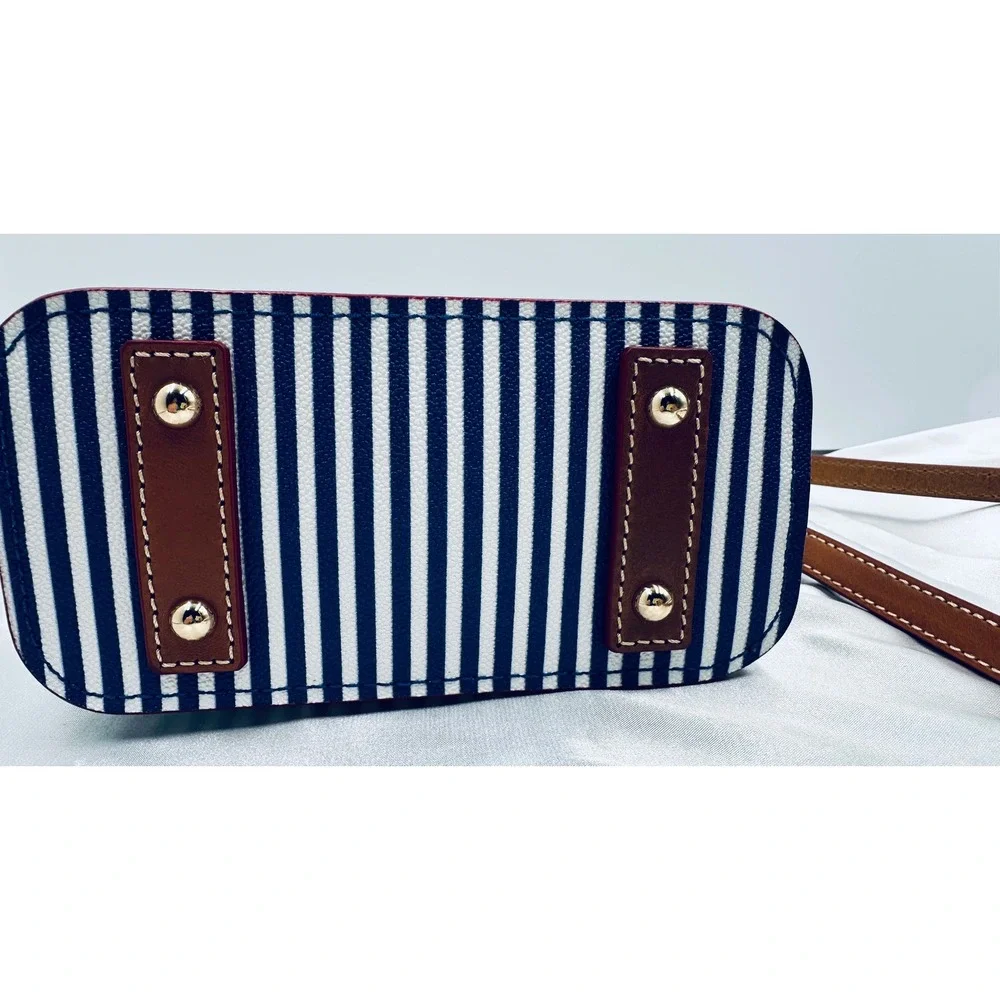 Dooney & Bourke no longer